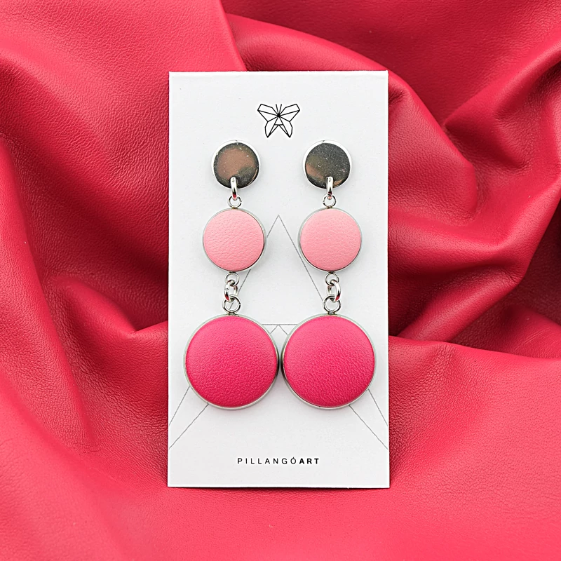 rózsaszín és pink bőr fülbevaló nemesacél fém alkatrészekkel